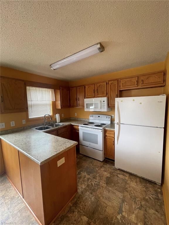 Property Photo: 809 Elwell Avenue NC 27405