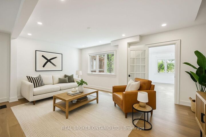 Property Photo:  658 Davenport Road  ON M5R 1K9 