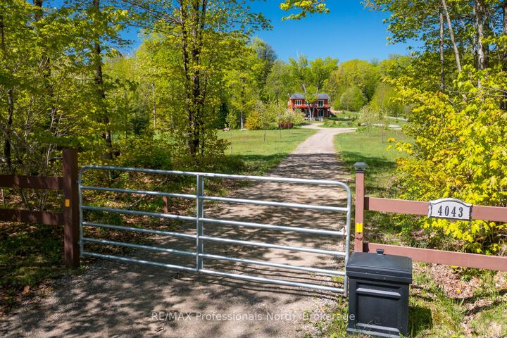 Photo de la propriété:  4043 Highway 60 N/A  ON P0A 1H0 