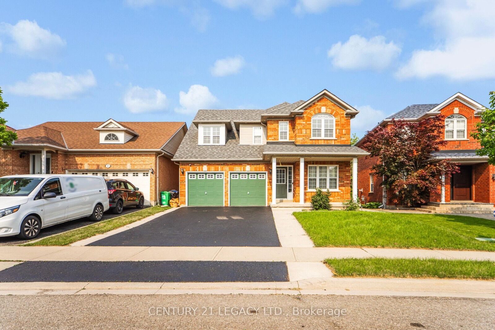 Property Photo:  28 Sunnybrook Crescent  ON L7A 1Y2 