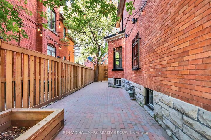 Property Photo:  421 Gilmour Street  ON K2P 0R5 