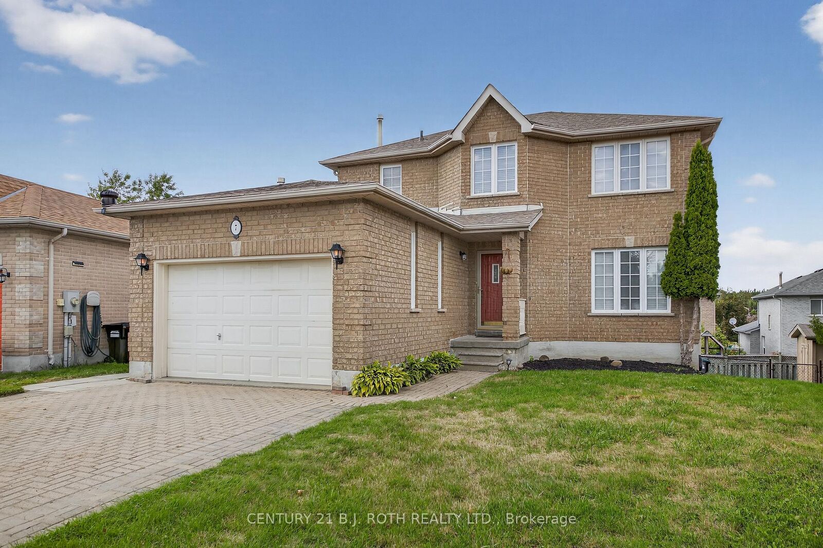 Property Photo: 7 Round Leaf Court ON L4N 9N3