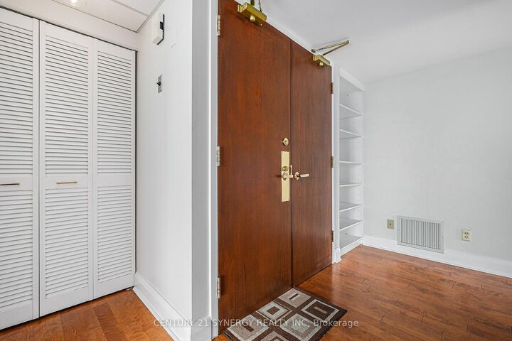 Property Photo:  160 George Street 2202  ON K1N 9M2 