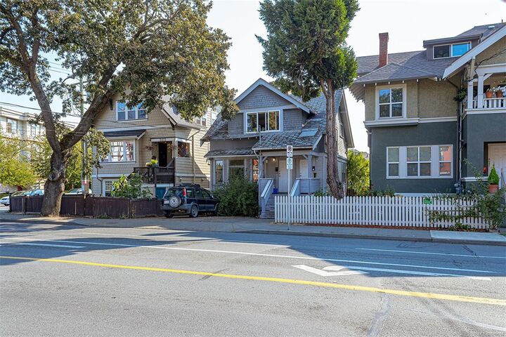 2411 Quadra St  Victoria BC V8P 2S1 photo