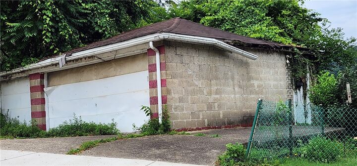 Property Photo: 252 High St PA 15417