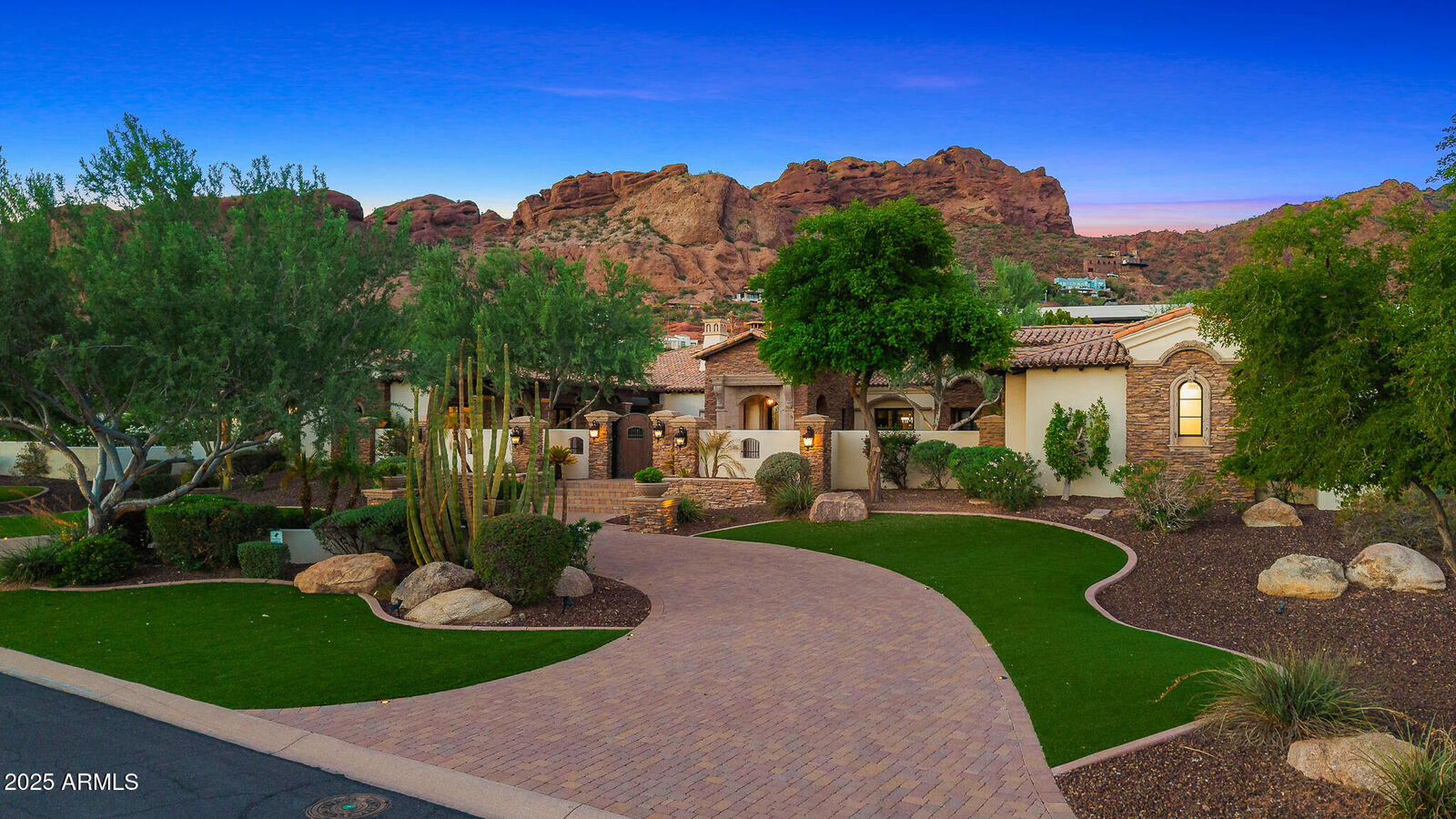 Property Photo: 4838 E Palomino Road AZ 85018