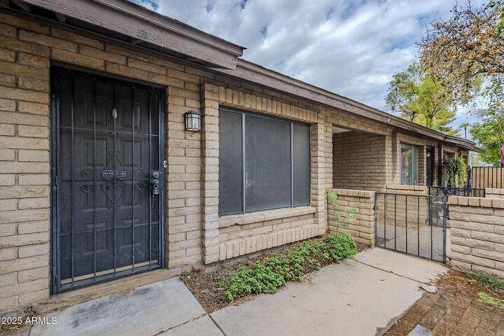 Property Photo:  16 W Loma Vista Drive 104  AZ 85282 