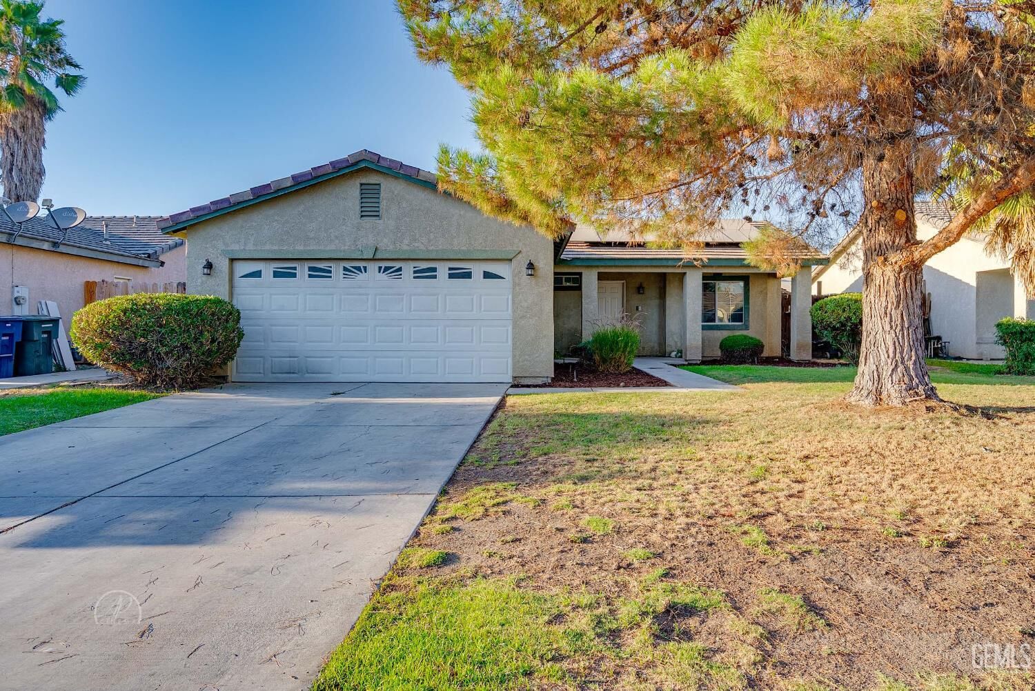 Property Photo: 1216 Interlaken Drive CA 93307