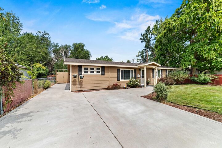 Property Photo:  3810 W Targee Street  ID 83705