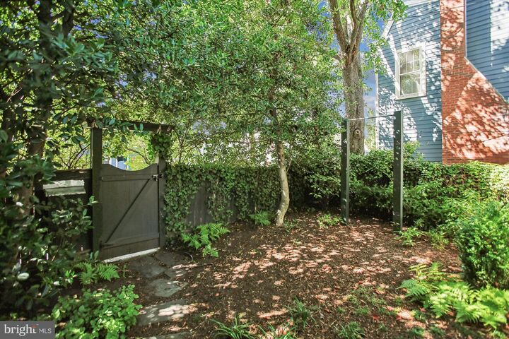 Property Photo: 323 N Patrick Street VA 22314