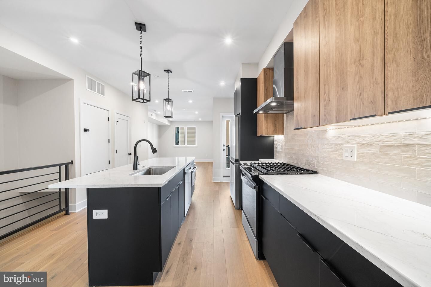 Property Photo: 315 W Berks Street 2 PA 19122