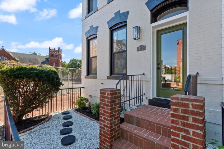 Property Photo:  116 Thomas Street NW  DC 20001 