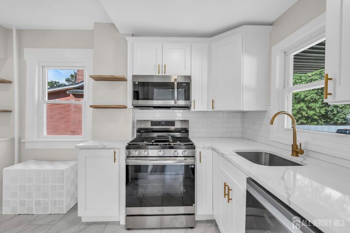 Property Photo:  97 Battle Hill Avenue  NJ 07081 