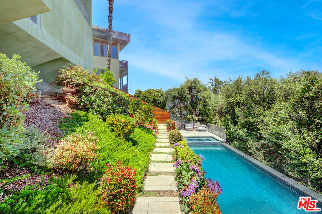 Property Photo: 3813 Ronda Vista Pl CA 90027