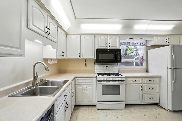 Property Photo:  1710 Calgary Drive  OH 43229 