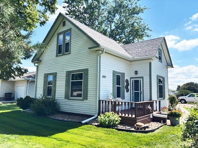 Property Photo: 1221 3rd Street NE 68601