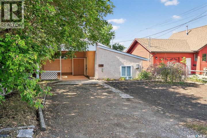 Property Photo:  203 1st Avenue SE  SK S6H 4W4 