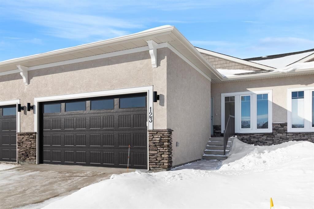 Property Photo:  804 Manitoba Avenue  MB R1A 2C9 