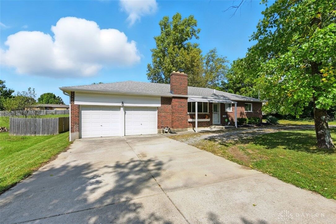 Property Photo: 7476 W Chester Road OH 45069