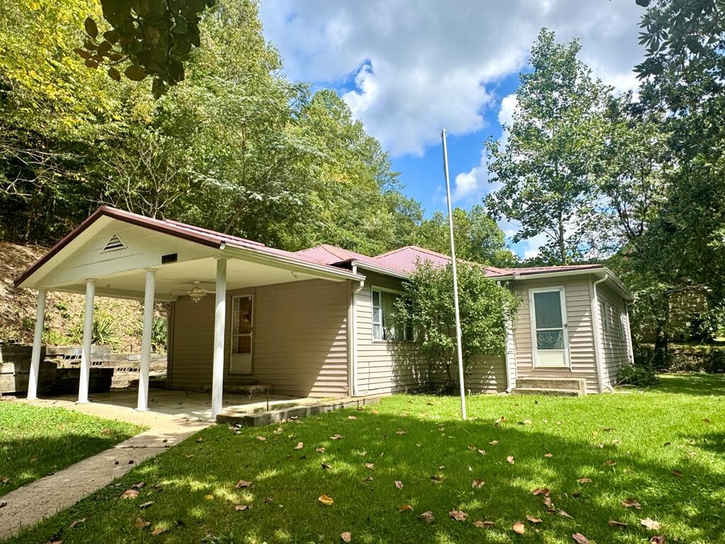 Property Photo: 330 State Highway 1056 KY 41555