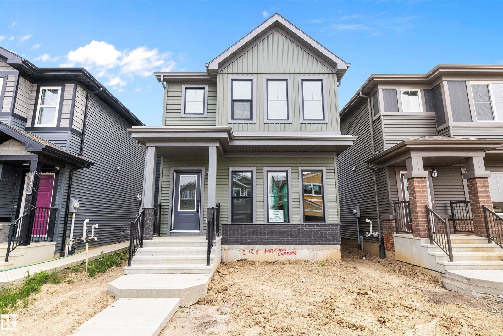 Property Photo: 5723 Hawthorn Common SW AB T6X 2L5