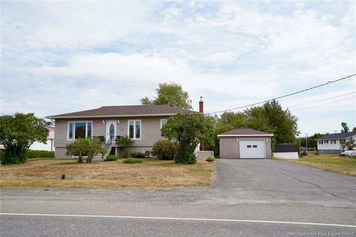 629 Rue Principale  Beresford NB E8K 1X6 photo