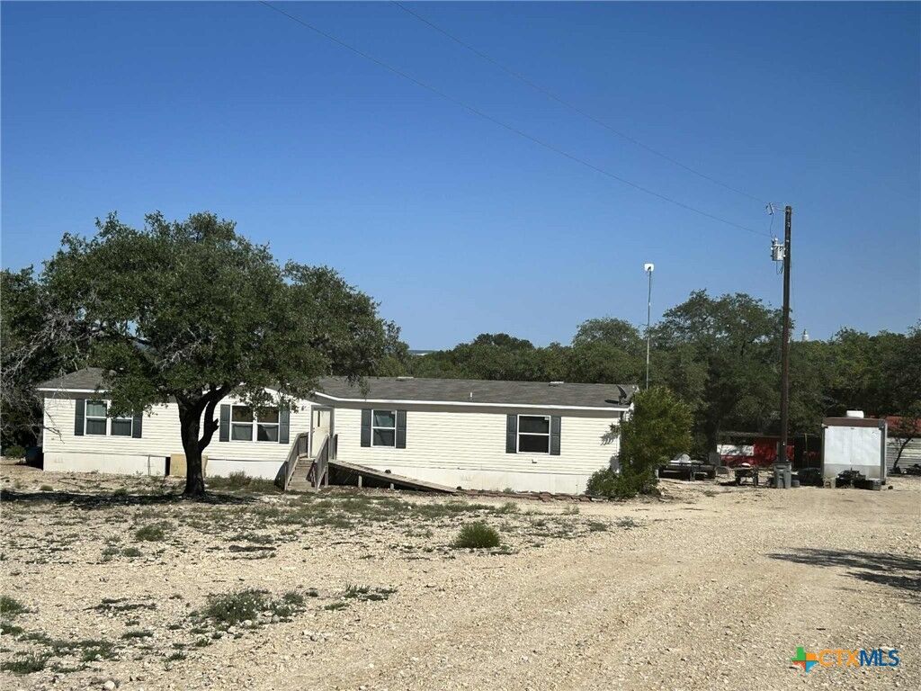 Property Photo:  