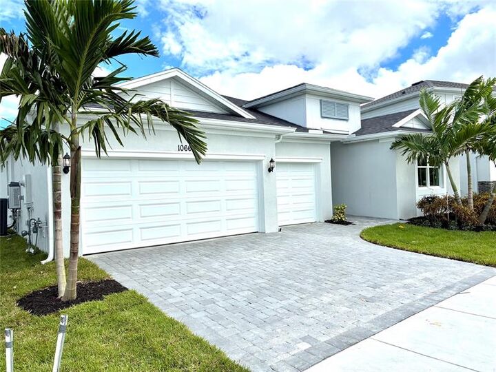 Property Photo:  10661 NW Suncrest Lp  FL 34987