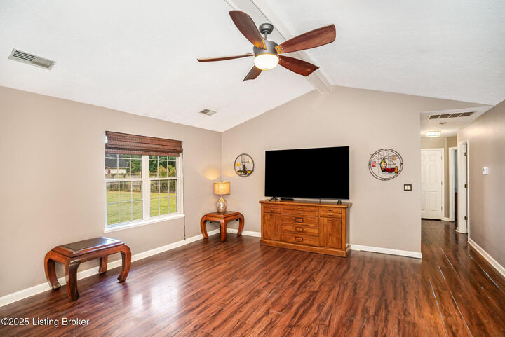 Property Photo:  2406 Kingsfield St  IN 47130