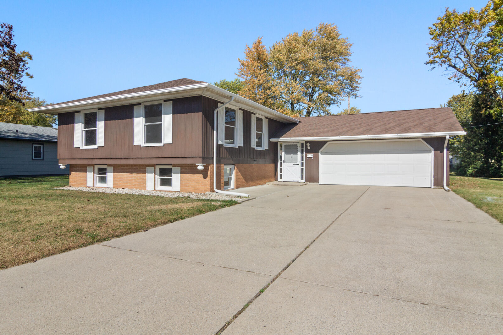 Property Photo: 716 E Stewart Drive IN 47978