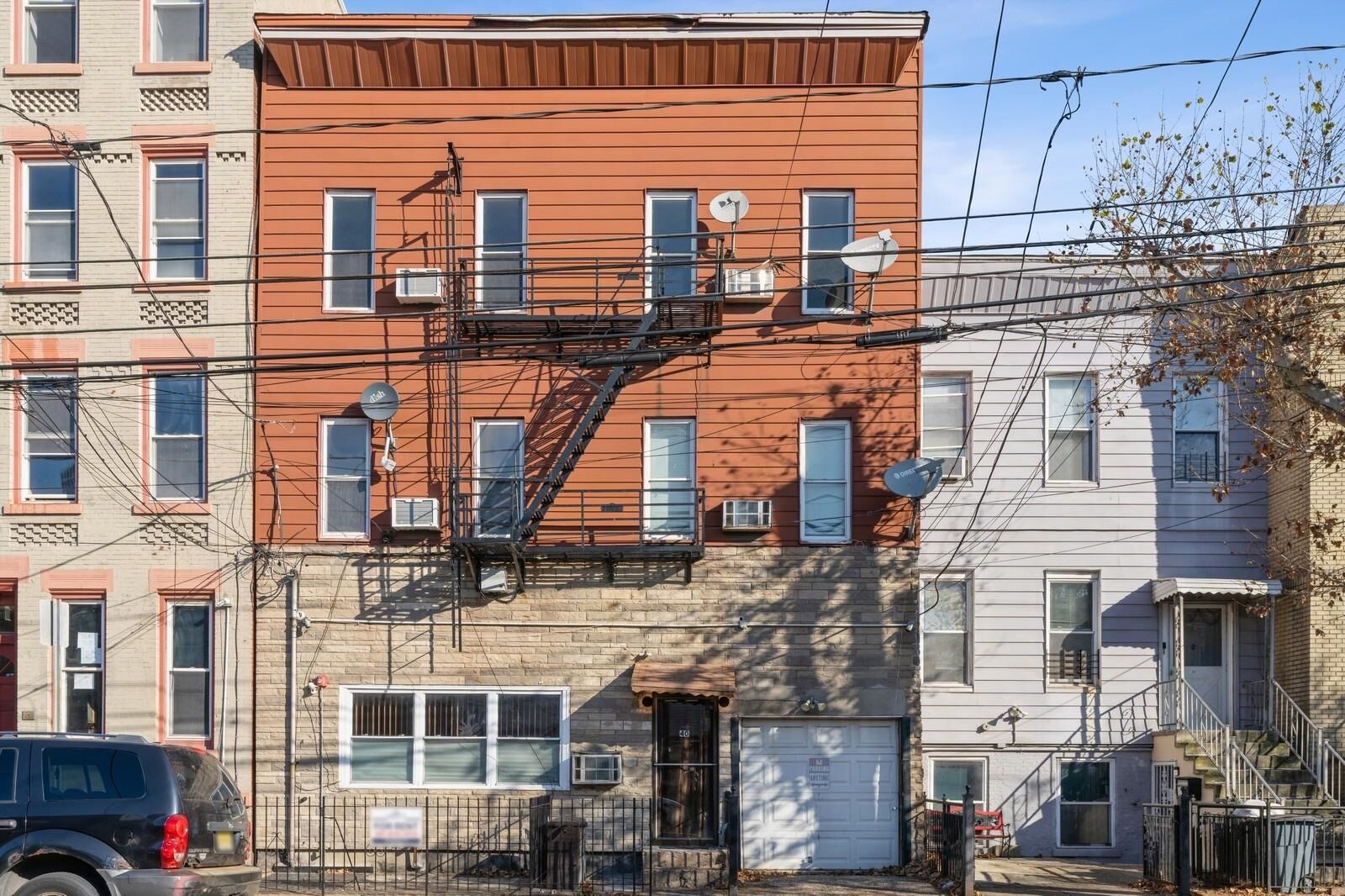 Property Photo:  40 Beacon Ave 8  NJ 07306 