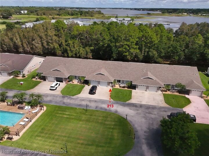 Property Photo: 213 Country Club Drive FL 33852