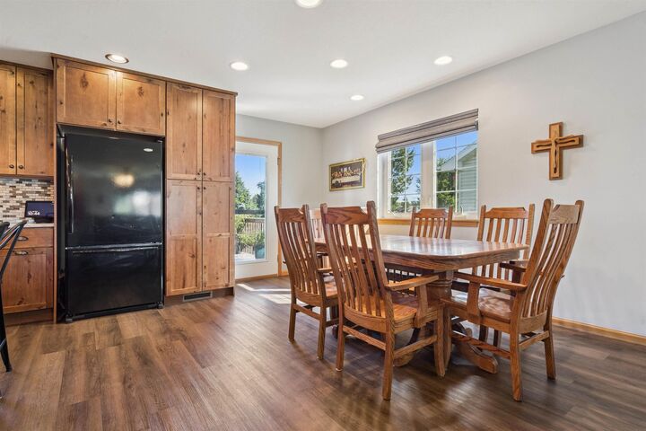 1514 Robertson Road  Waverly IA 50677 photo