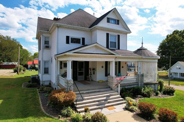 Property Photo:  131 W 3rd Street  IL 62863 