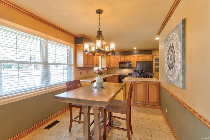 Property Photo:  5911 Ohara Drive  IN 47711-2023 