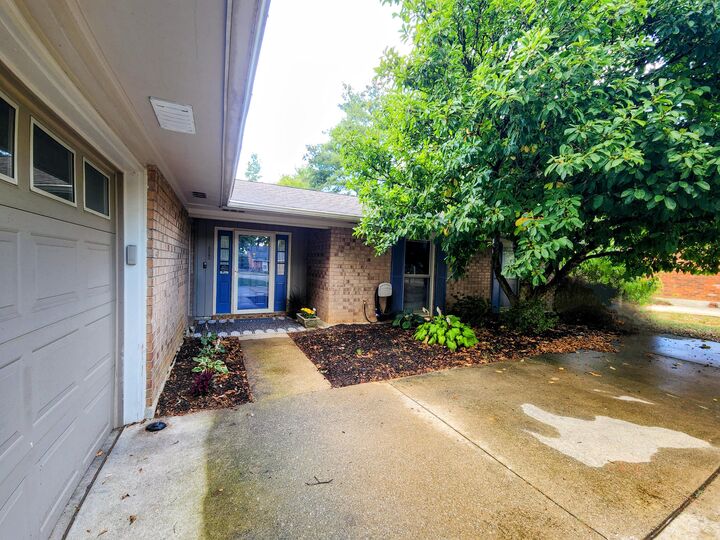 Property Photo: 3245 Buckhorn Drive KY 40515