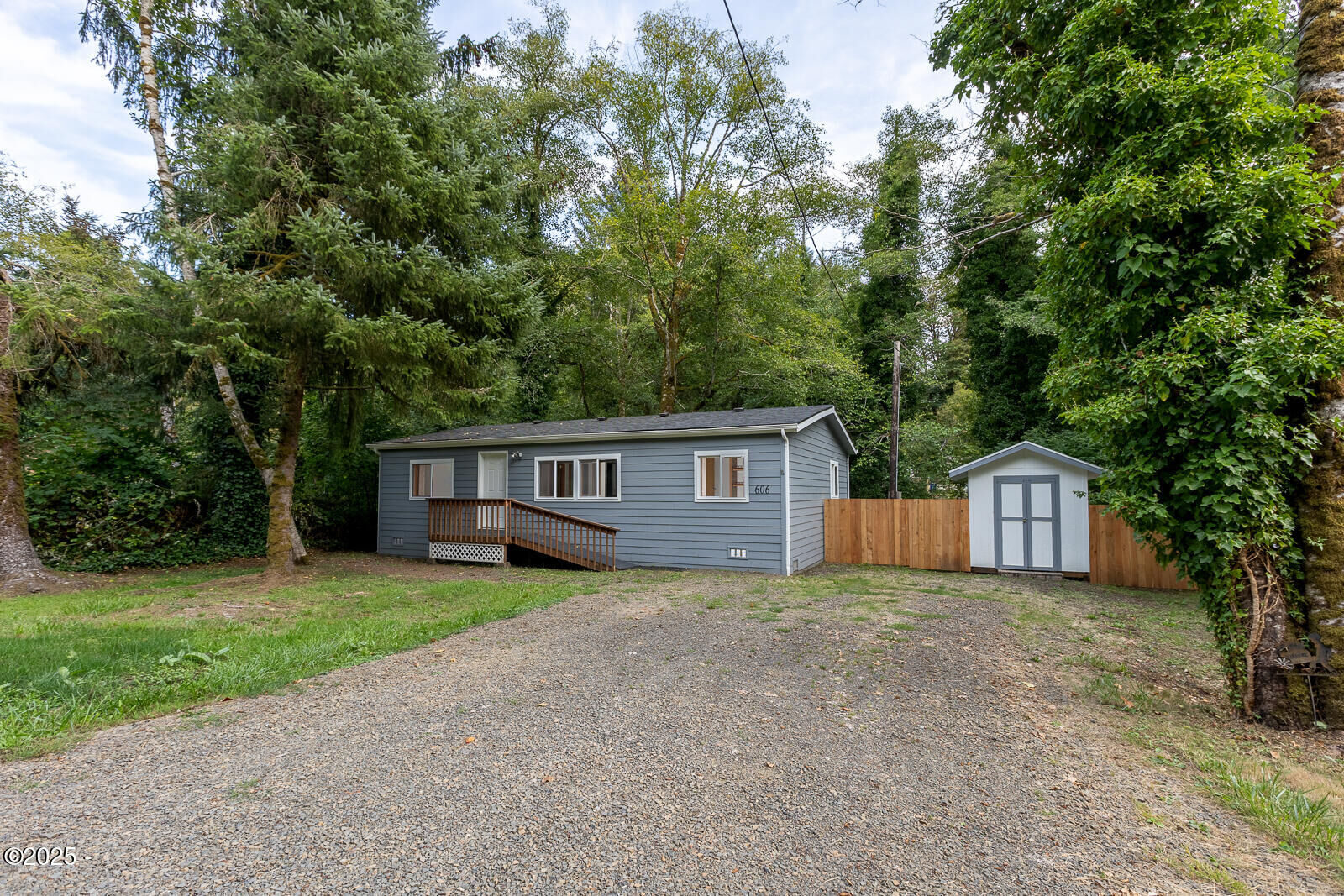 Property Photo:  606 N Wayside Loop  OR 97368 