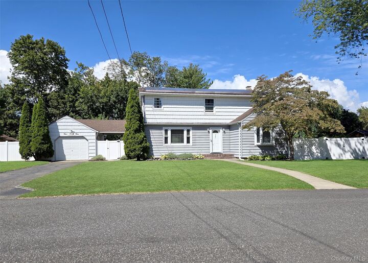945 Benedict Street  Bohemia NY 11716 photo