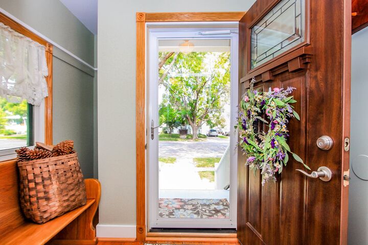 Property Photo:  810 W 4  NE 69101 