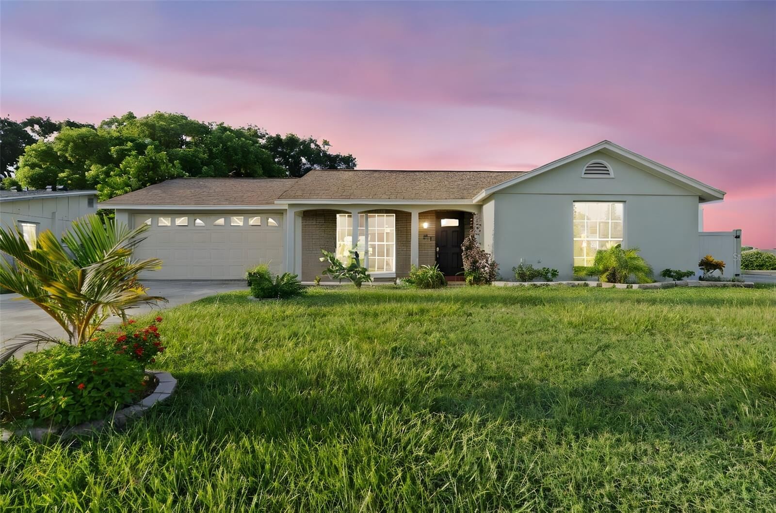 Property Photo:  7135 Flaggler Drive  FL 34668 