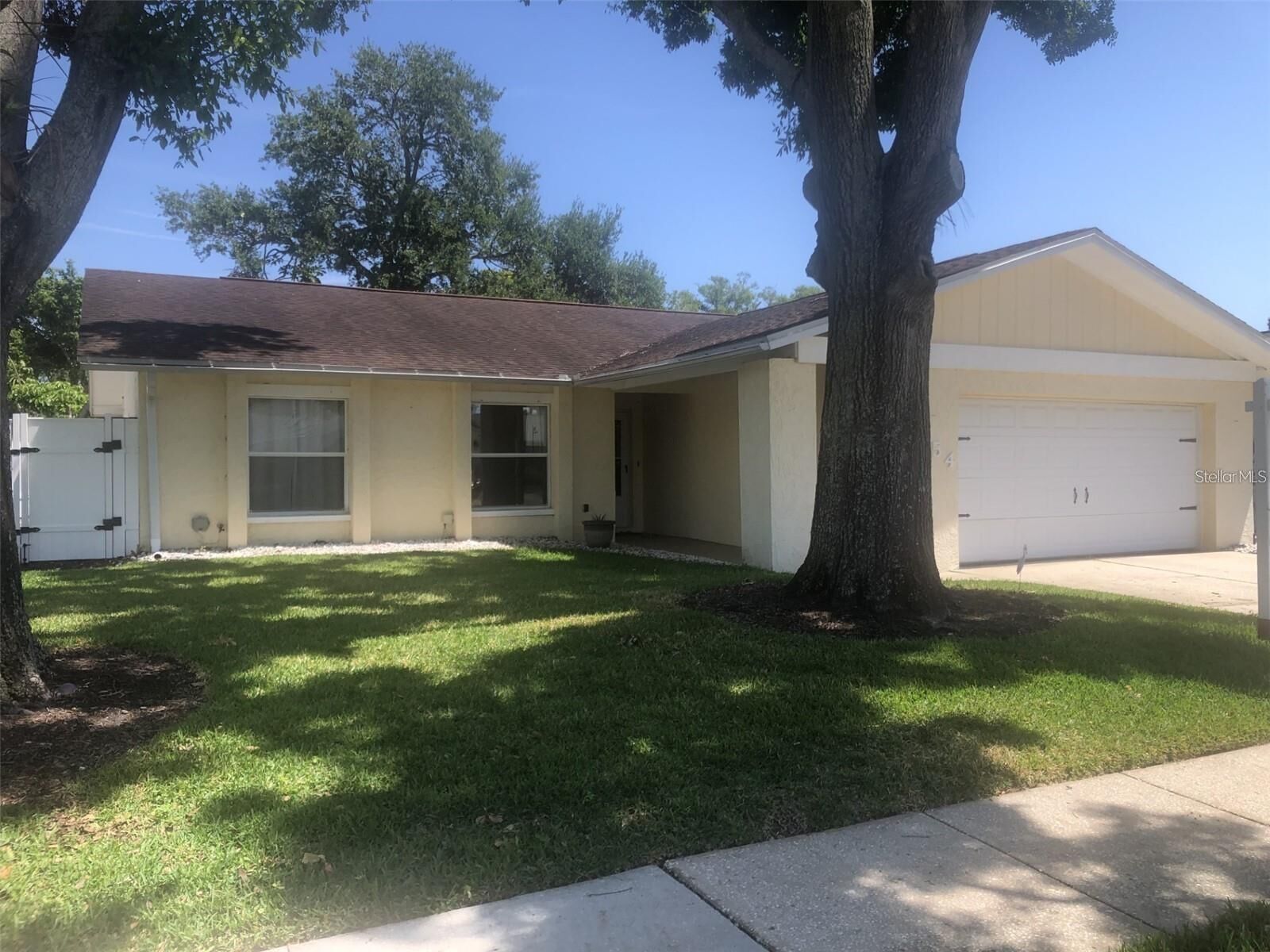 Property Photo: 6854 Circlecreek Drive FL 33781