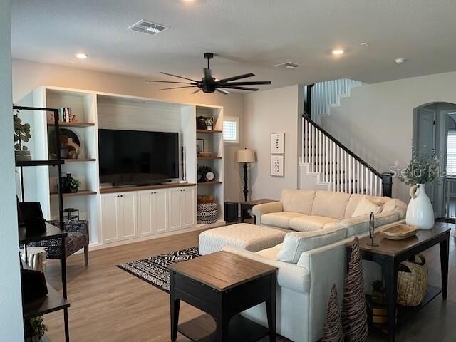 Property Photo: 640 Rosewood Way FL 32746