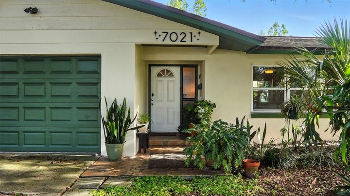 Property Photo: 7021 Leighton Way FL 32822