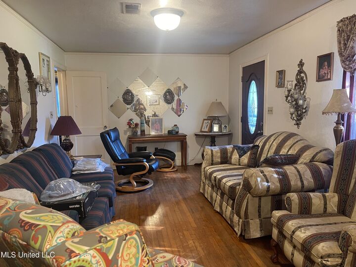 Property Photo: 3701 Azalea Drive MS 39206