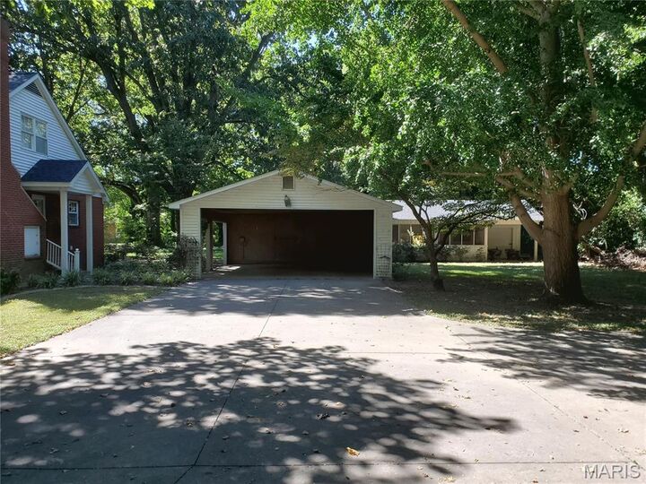 Property Photo:  101 N Stark Street  MO 63834