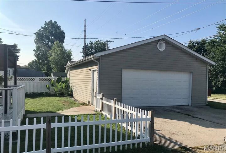 Property Photo: 501 State Street IL 62239