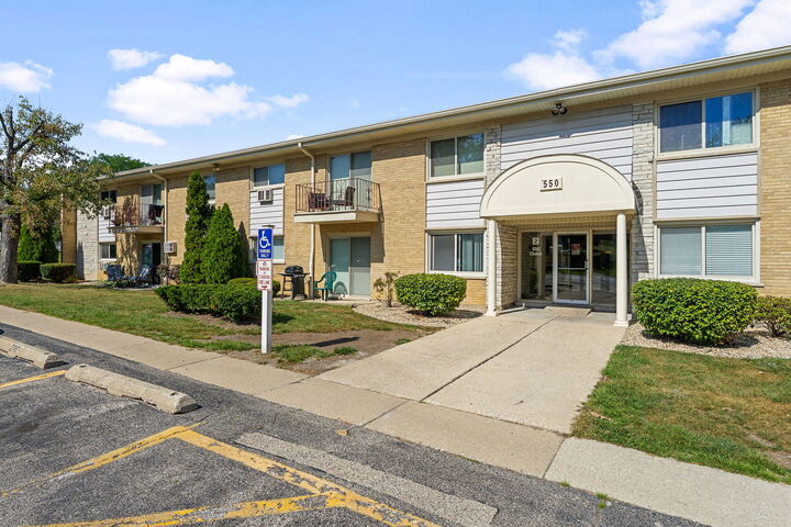 Property Photo:  550 Chase Drive 2  IL 60514 