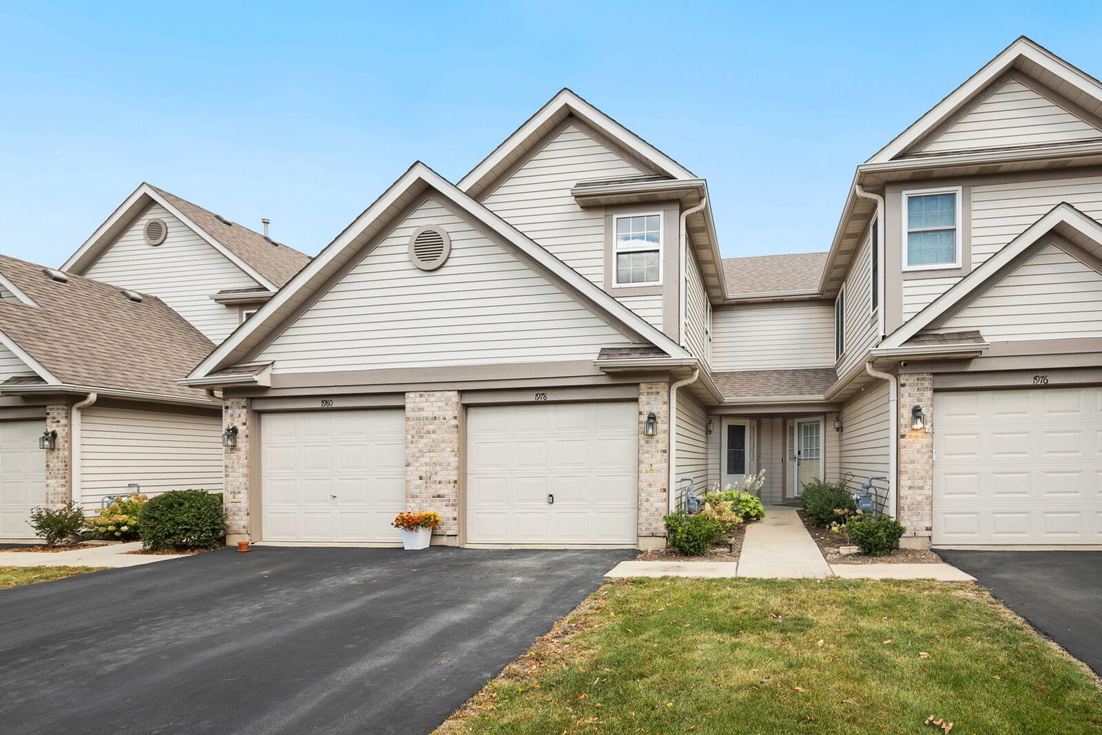 Property Photo:  1978 Persimmon Court  IL 60193 