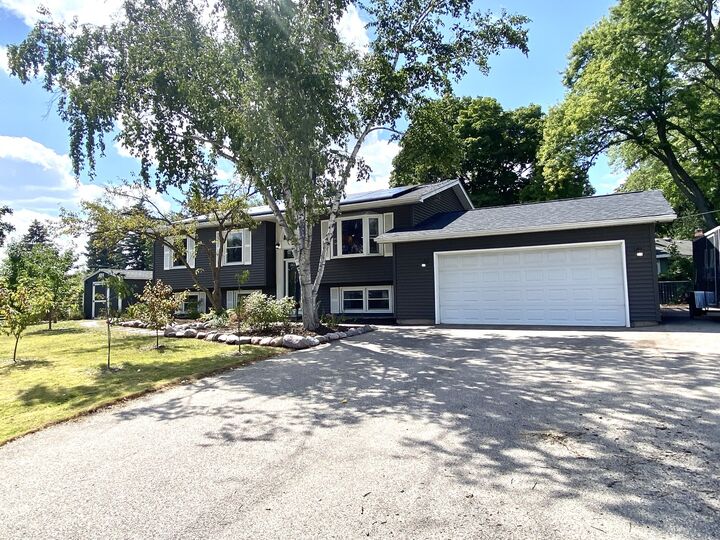 Property Photo:  54 Hickory Drive  IL 60046 