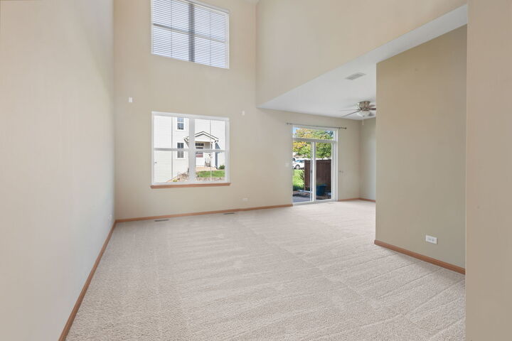 Property Photo:  464 Horizon Drive  IL 60103 